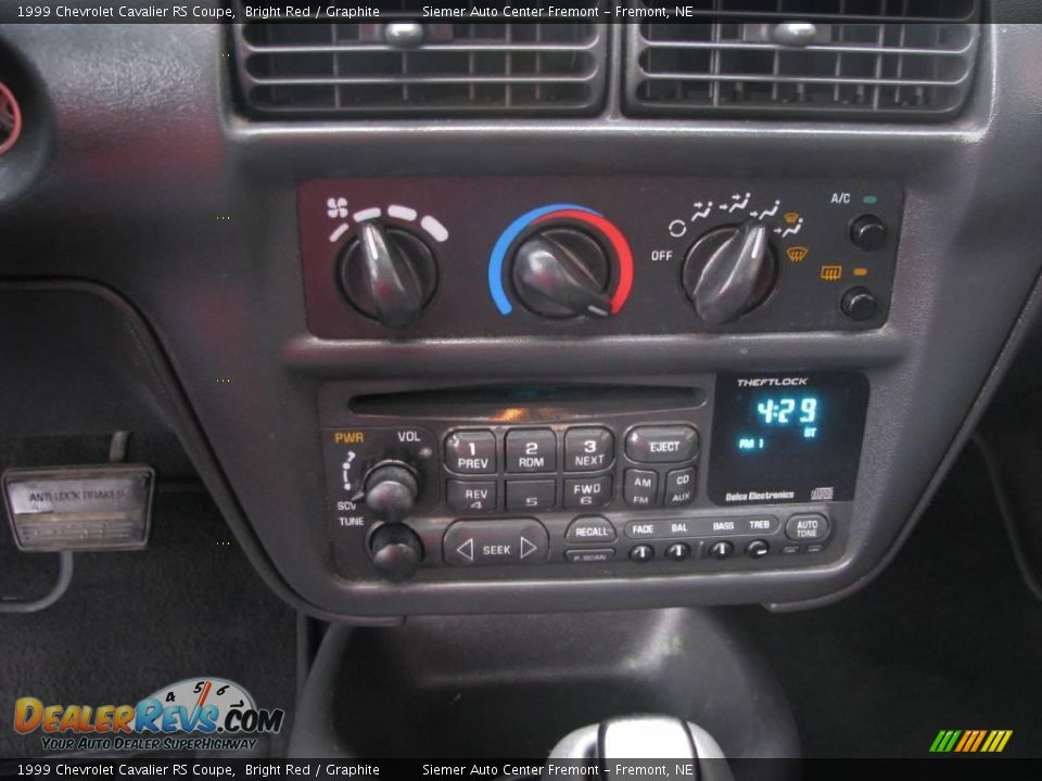 1999 Chevrolet Cavalier RS Coupe Bright Red / Graphite Photo #10