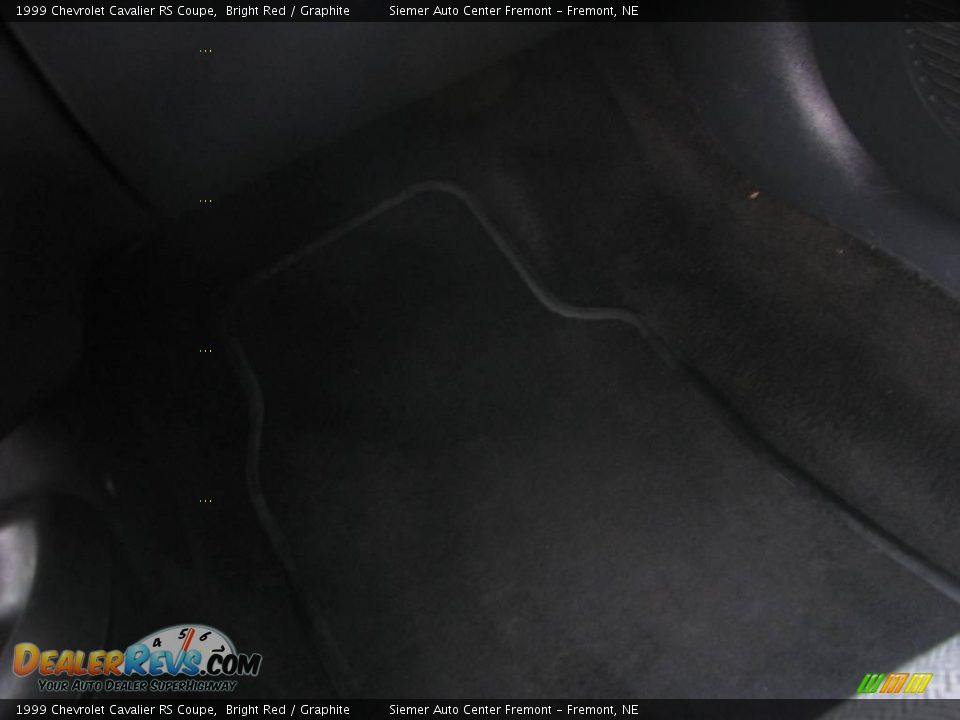 1999 Chevrolet Cavalier RS Coupe Bright Red / Graphite Photo #11