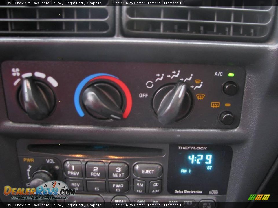 1999 Chevrolet Cavalier RS Coupe Bright Red / Graphite Photo #13