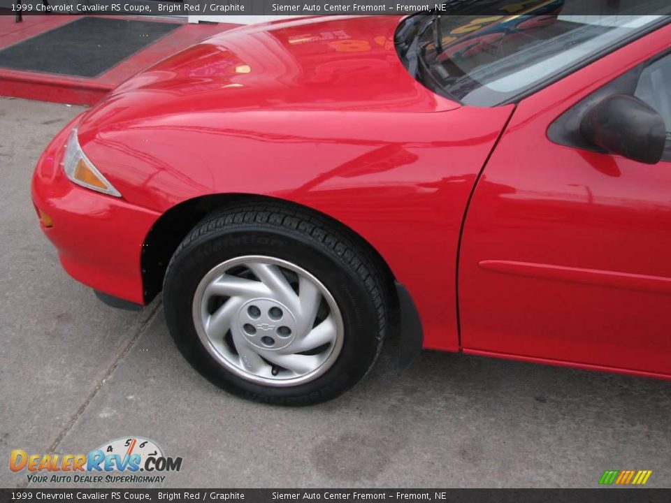 1999 Chevrolet Cavalier RS Coupe Bright Red / Graphite Photo #21