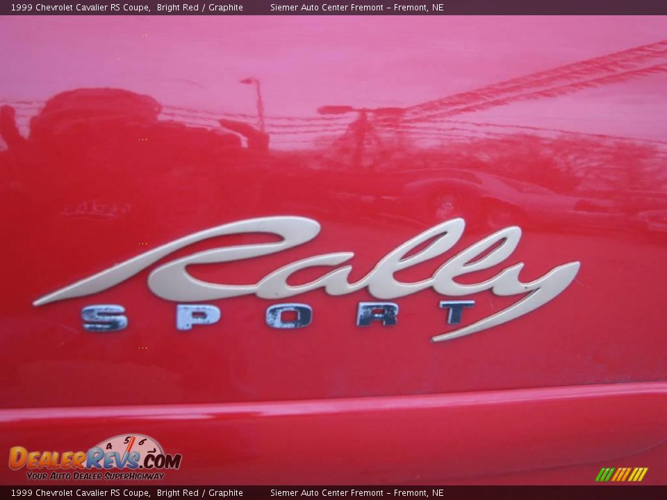 1999 Chevrolet Cavalier RS Coupe Bright Red / Graphite Photo #23