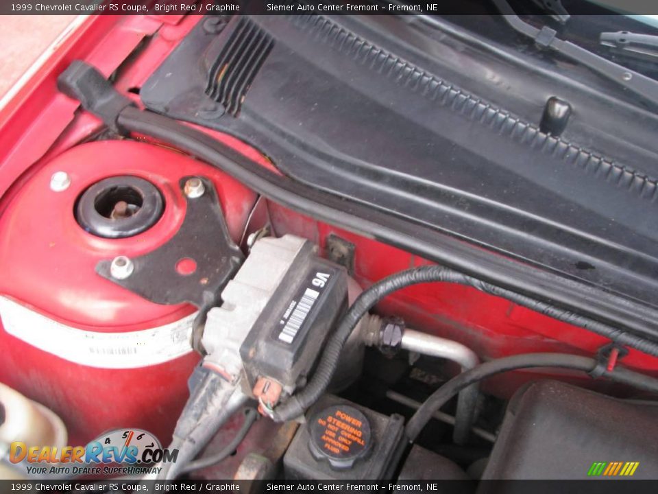 1999 Chevrolet Cavalier RS Coupe Bright Red / Graphite Photo #27