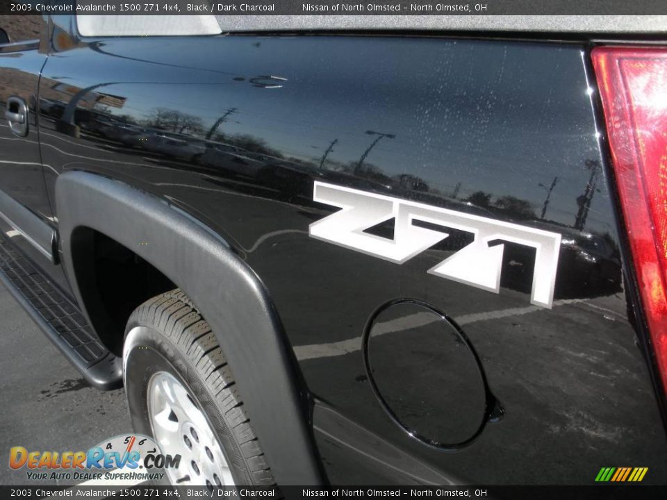 2003 Chevrolet Avalanche 1500 Z71 4x4 Black / Dark Charcoal Photo #8