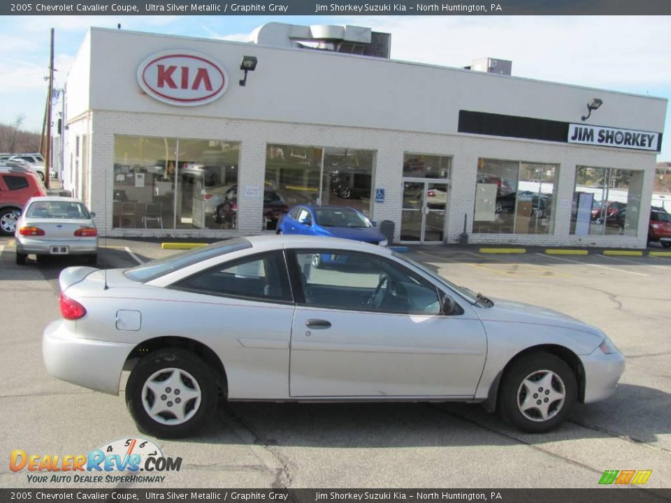 2005 Chevrolet Cavalier Coupe Ultra Silver Metallic / Graphite Gray Photo #2