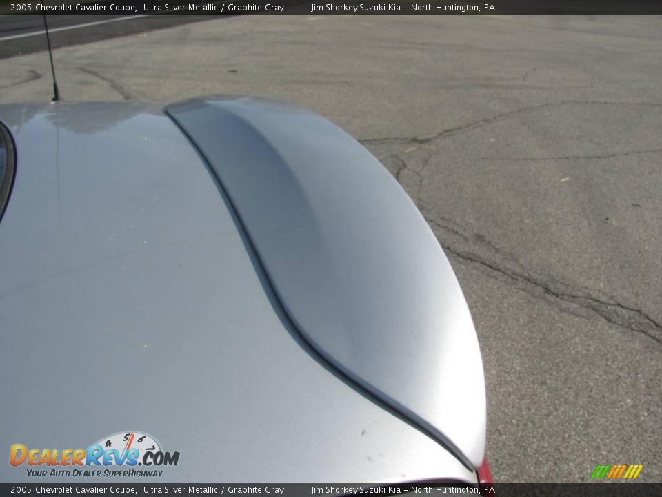 2005 Chevrolet Cavalier Coupe Ultra Silver Metallic / Graphite Gray Photo #8