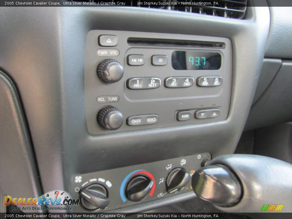 2005 Chevrolet Cavalier Coupe Ultra Silver Metallic / Graphite Gray Photo #11
