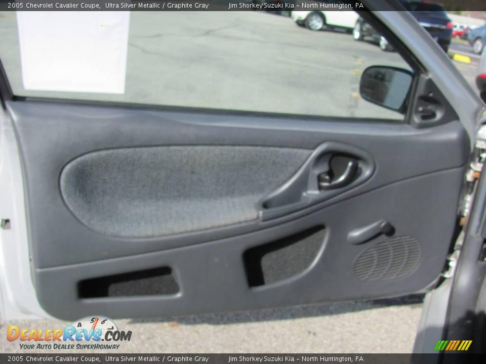 2005 Chevrolet Cavalier Coupe Ultra Silver Metallic / Graphite Gray Photo #12