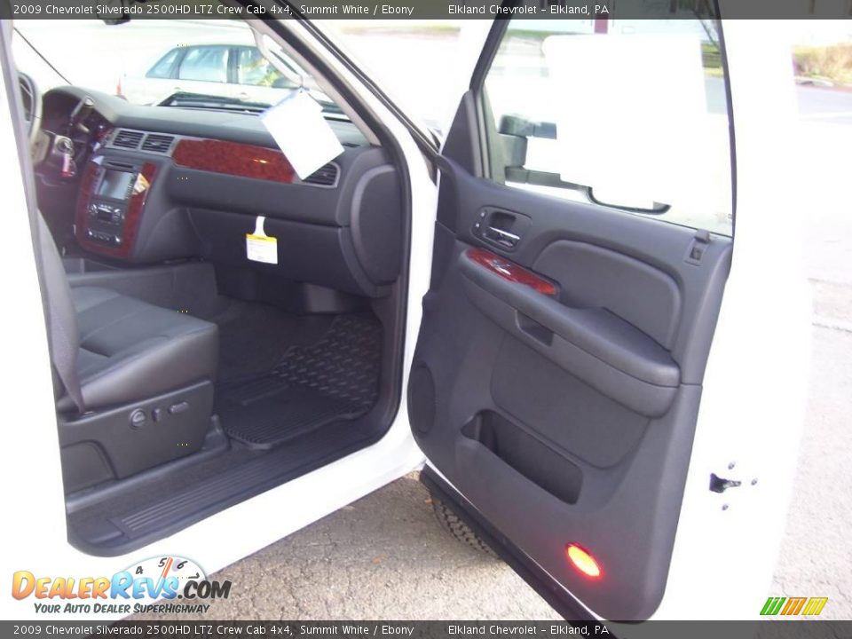 2009 Chevrolet Silverado 2500HD LTZ Crew Cab 4x4 Summit White / Ebony Photo #16