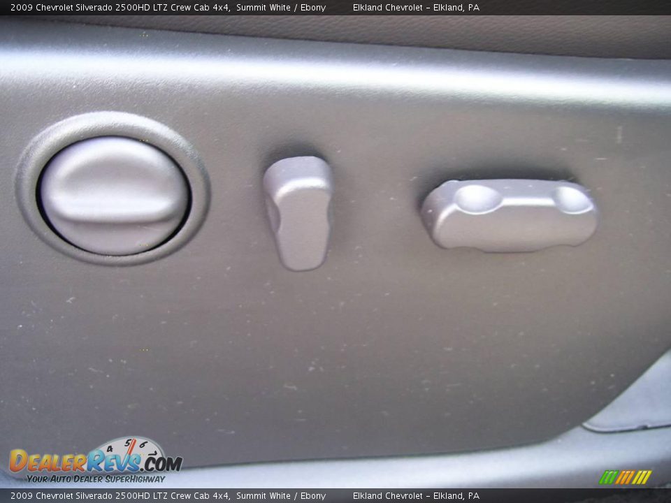 2009 Chevrolet Silverado 2500HD LTZ Crew Cab 4x4 Summit White / Ebony Photo #18