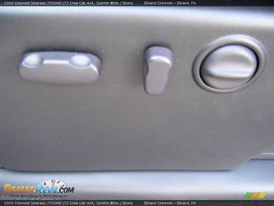 2009 Chevrolet Silverado 2500HD LTZ Crew Cab 4x4 Summit White / Ebony Photo #28