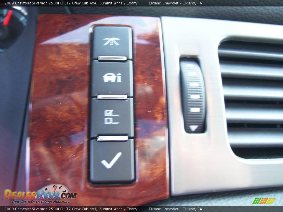 2009 Chevrolet Silverado 2500HD LTZ Crew Cab 4x4 Summit White / Ebony Photo #33