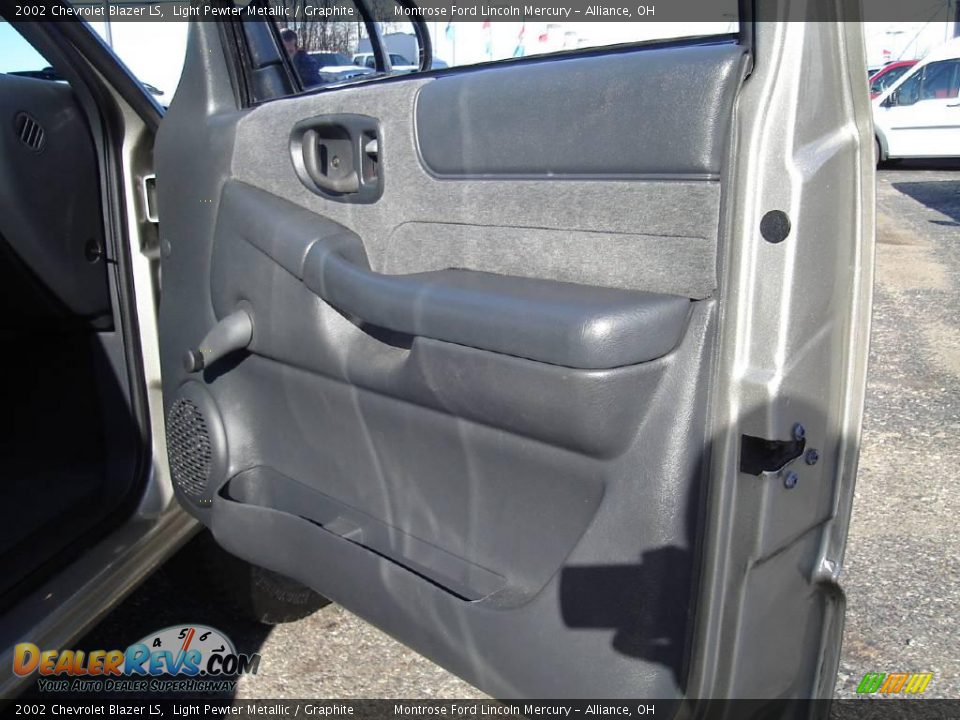 2002 Chevrolet Blazer LS Light Pewter Metallic / Graphite Photo #17