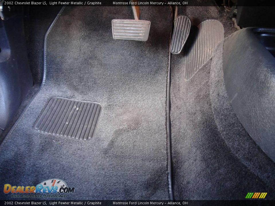 2002 Chevrolet Blazer LS Light Pewter Metallic / Graphite Photo #27