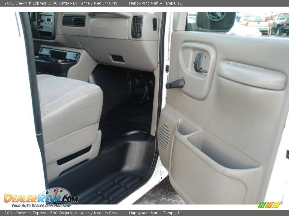 2001 Chevrolet Express 1500 Cargo Van White / Medium Gray Photo #19