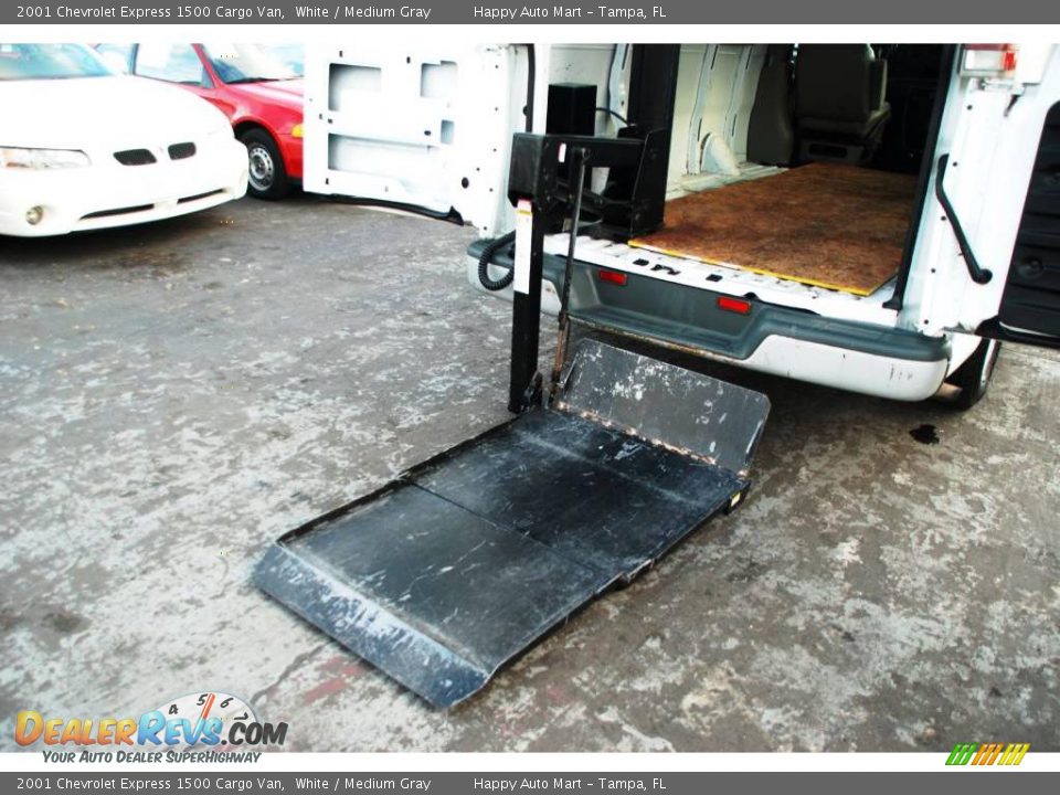 2001 Chevrolet Express 1500 Cargo Van White / Medium Gray Photo #34