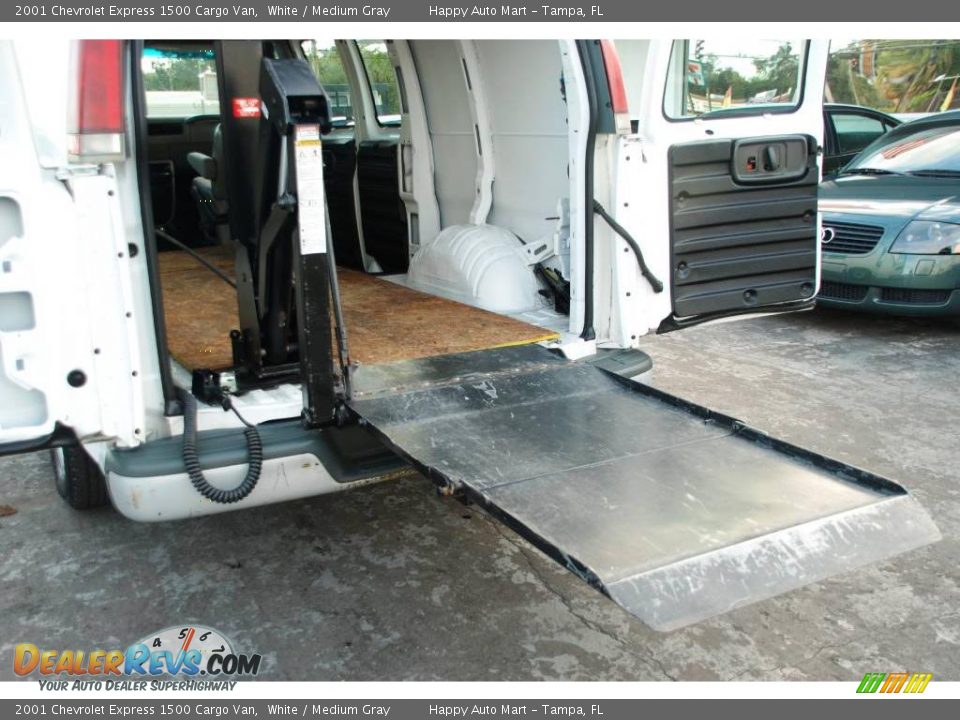2001 Chevrolet Express 1500 Cargo Van White / Medium Gray Photo #35