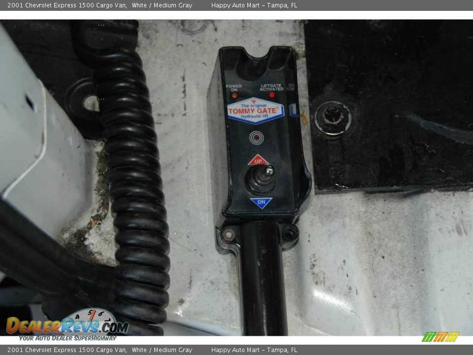 2001 Chevrolet Express 1500 Cargo Van White / Medium Gray Photo #36