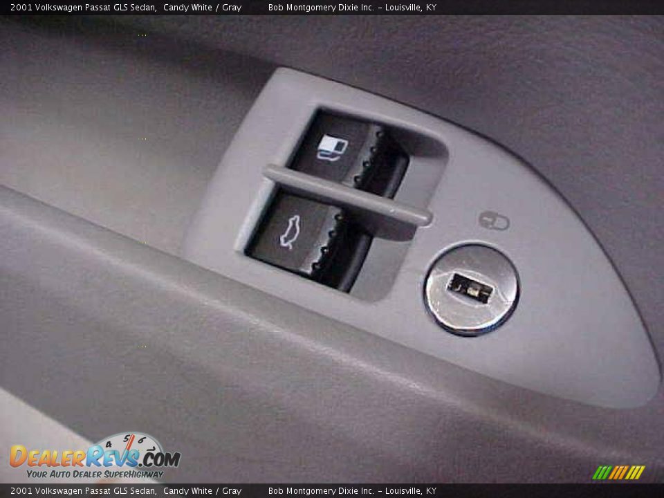 2001 Volkswagen Passat GLS Sedan Candy White / Gray Photo #21