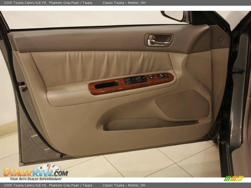 2005 Toyota Camry XLE V6 Phantom Gray Pearl / Taupe Photo #8