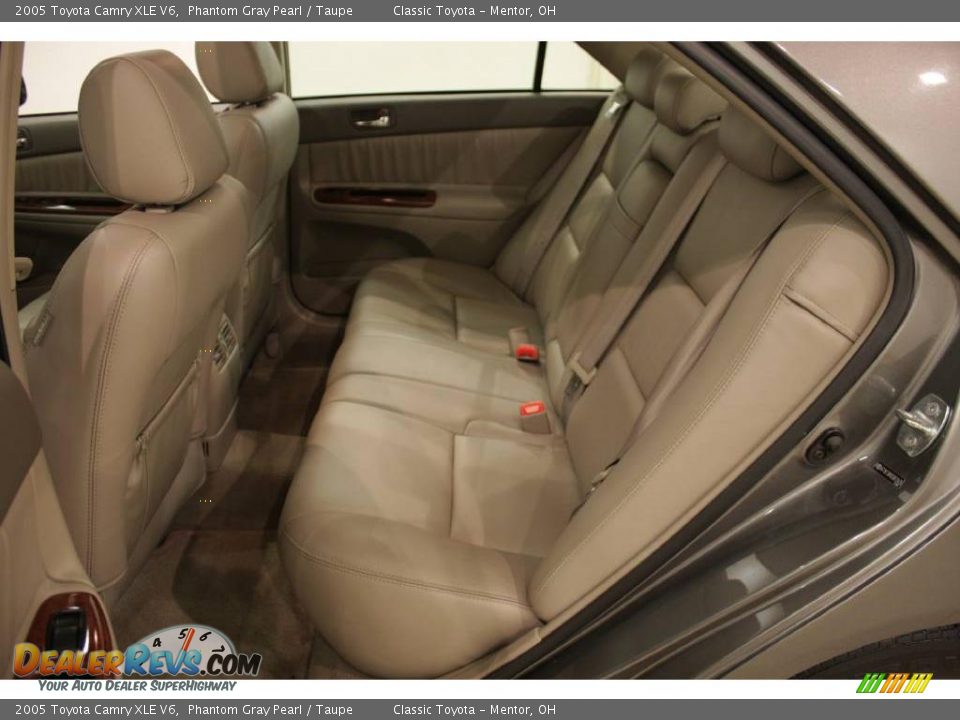 2005 Toyota Camry XLE V6 Phantom Gray Pearl / Taupe Photo #17