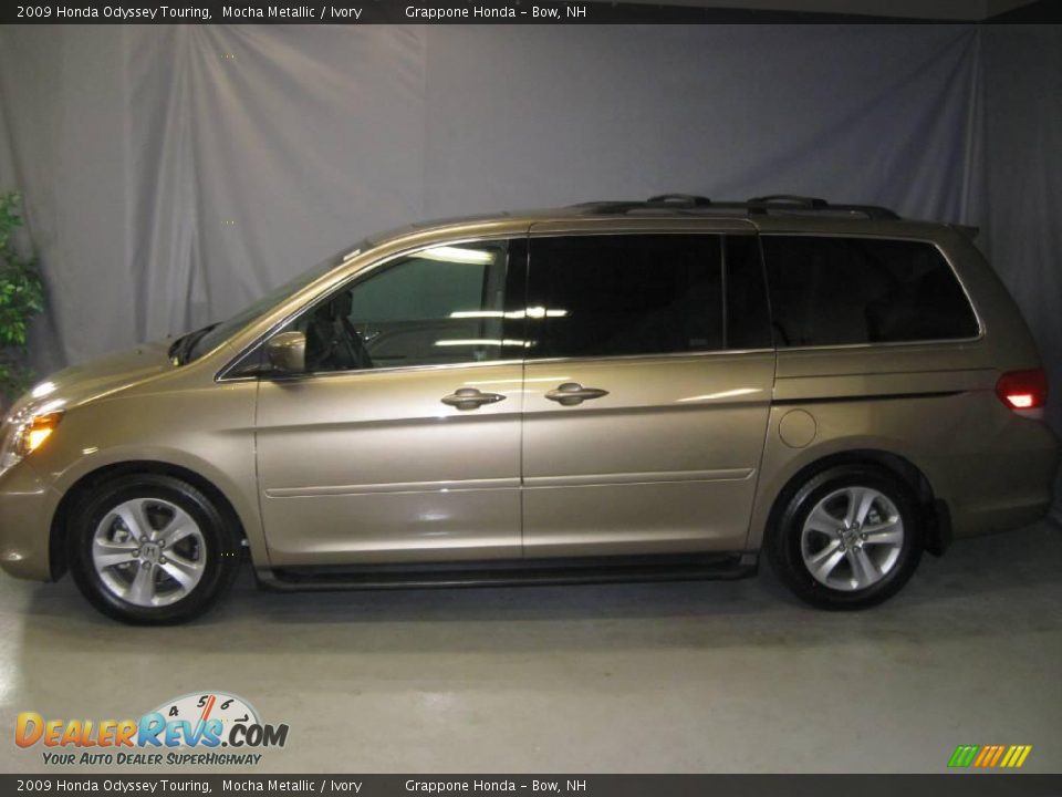 2009 Honda Odyssey Touring Mocha Metallic / Ivory Photo #2
