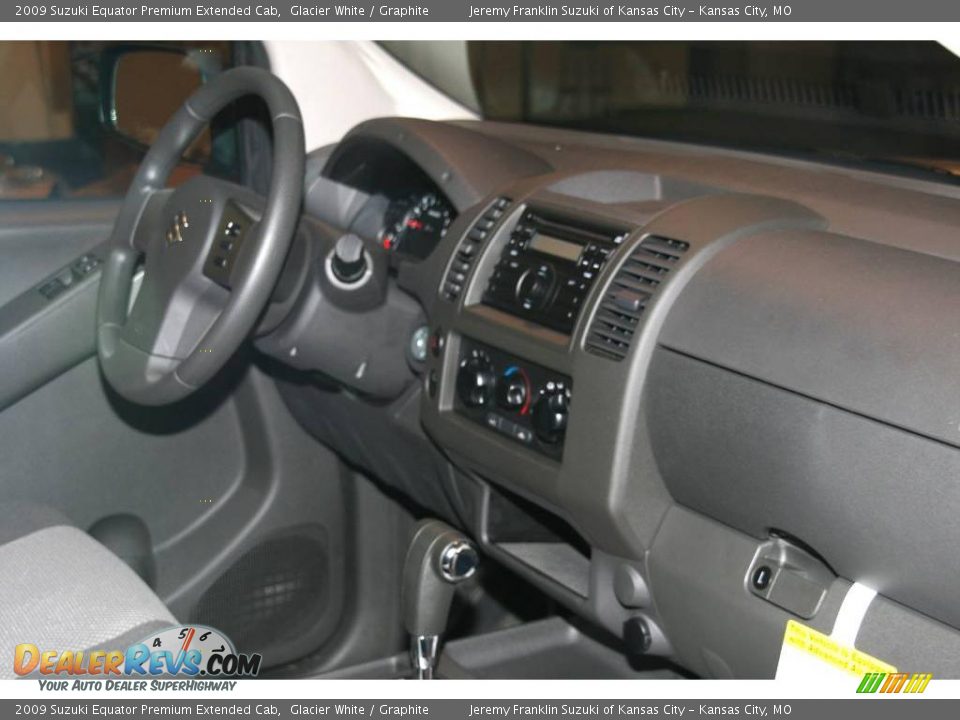 2009 Suzuki Equator Premium Extended Cab Glacier White / Graphite Photo #8