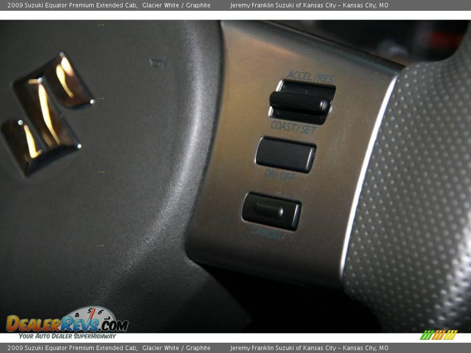 2009 Suzuki Equator Premium Extended Cab Glacier White / Graphite Photo #12