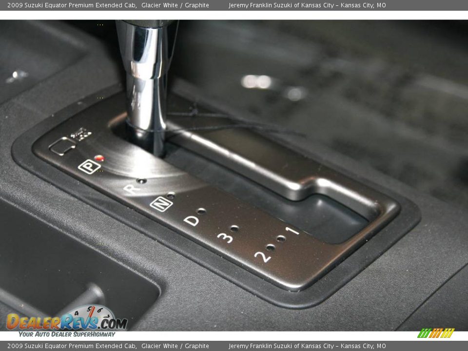 2009 Suzuki Equator Premium Extended Cab Glacier White / Graphite Photo #14