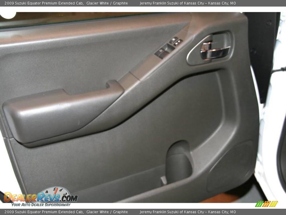 2009 Suzuki Equator Premium Extended Cab Glacier White / Graphite Photo #15