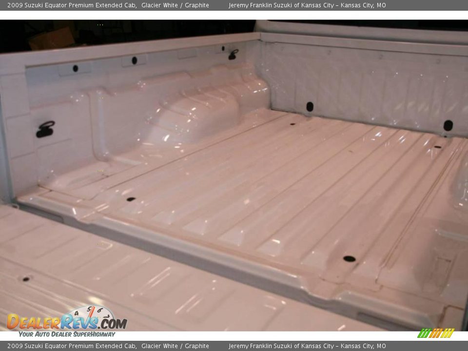 2009 Suzuki Equator Premium Extended Cab Glacier White / Graphite Photo #19
