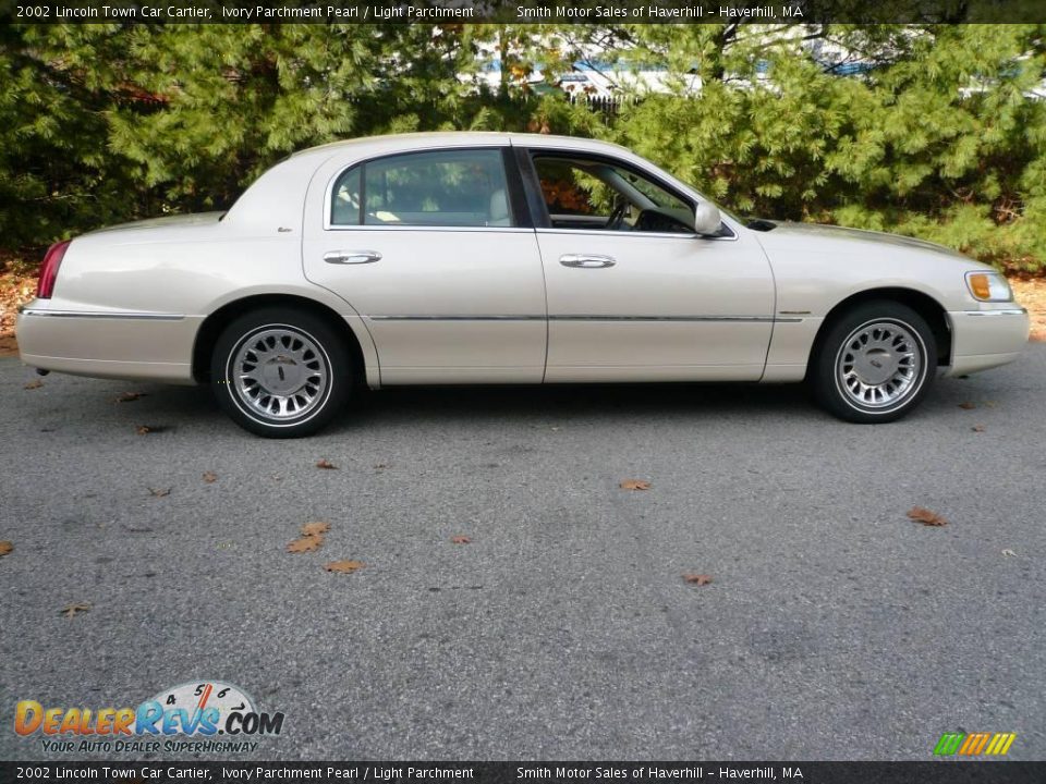 2002 Lincoln Town Car Cartier Ivory Parchment Pearl / Light Parchment Photo #1