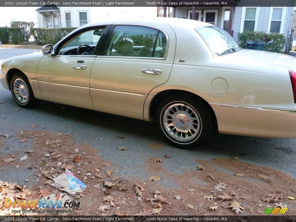 2002 Lincoln Town Car Cartier Ivory Parchment Pearl / Light Parchment Photo #3