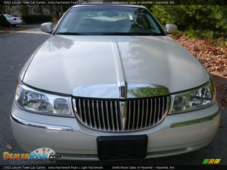 2002 Lincoln Town Car Cartier Ivory Parchment Pearl / Light Parchment Photo #4