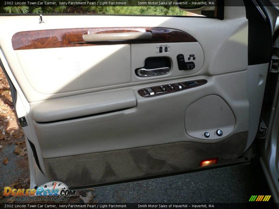 2002 Lincoln Town Car Cartier Ivory Parchment Pearl / Light Parchment Photo #7