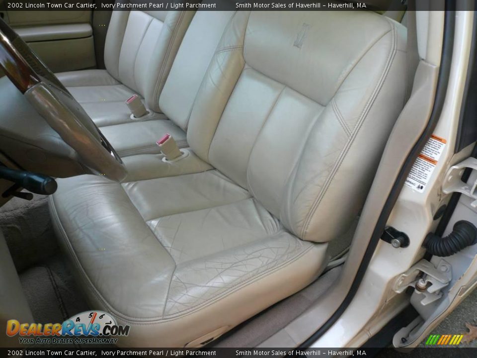 2002 Lincoln Town Car Cartier Ivory Parchment Pearl / Light Parchment Photo #8