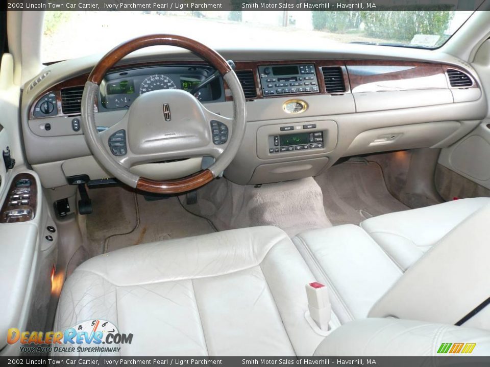 2002 Lincoln Town Car Cartier Ivory Parchment Pearl / Light Parchment Photo #10
