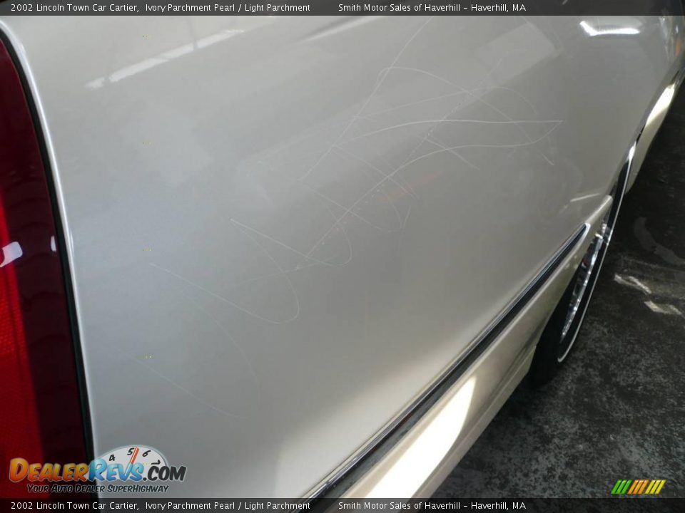 2002 Lincoln Town Car Cartier Ivory Parchment Pearl / Light Parchment Photo #15