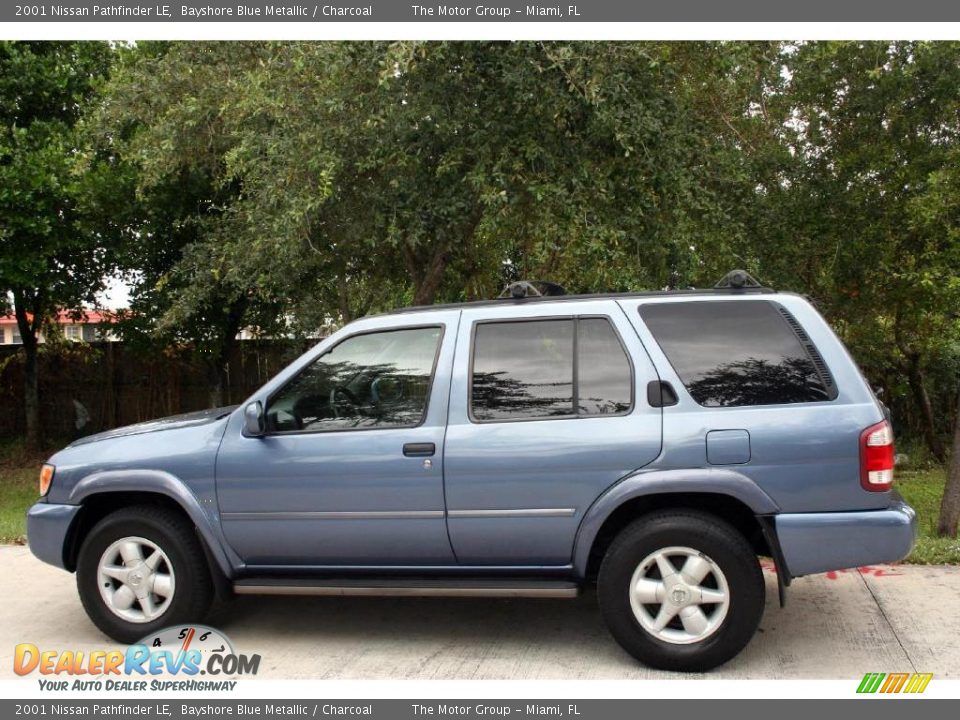 2001 Nissan Pathfinder LE Bayshore Blue Metallic / Charcoal Photo #4