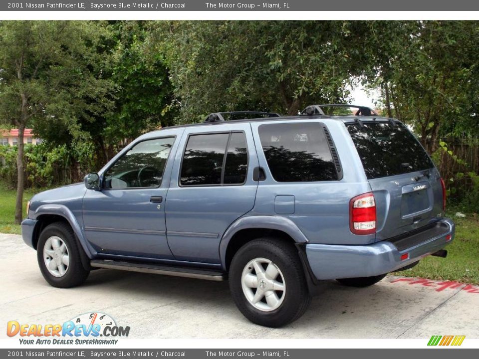 2001 Nissan Pathfinder LE Bayshore Blue Metallic / Charcoal Photo #5