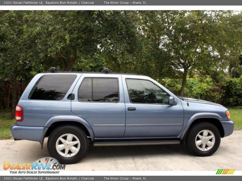 2001 Nissan Pathfinder LE Bayshore Blue Metallic / Charcoal Photo #10