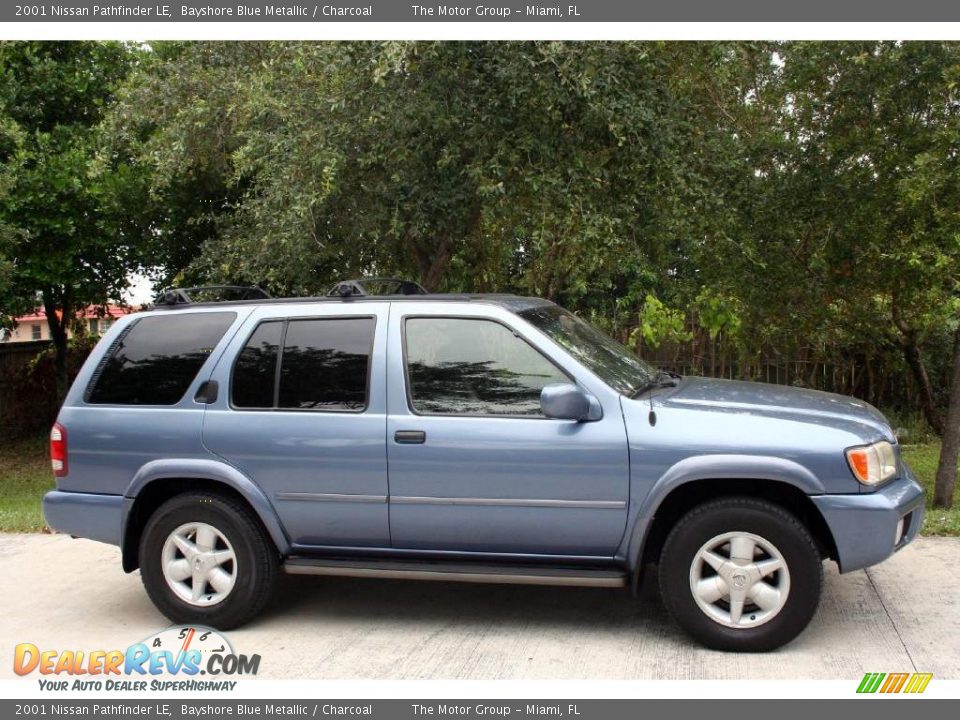 2001 Nissan Pathfinder LE Bayshore Blue Metallic / Charcoal Photo #11