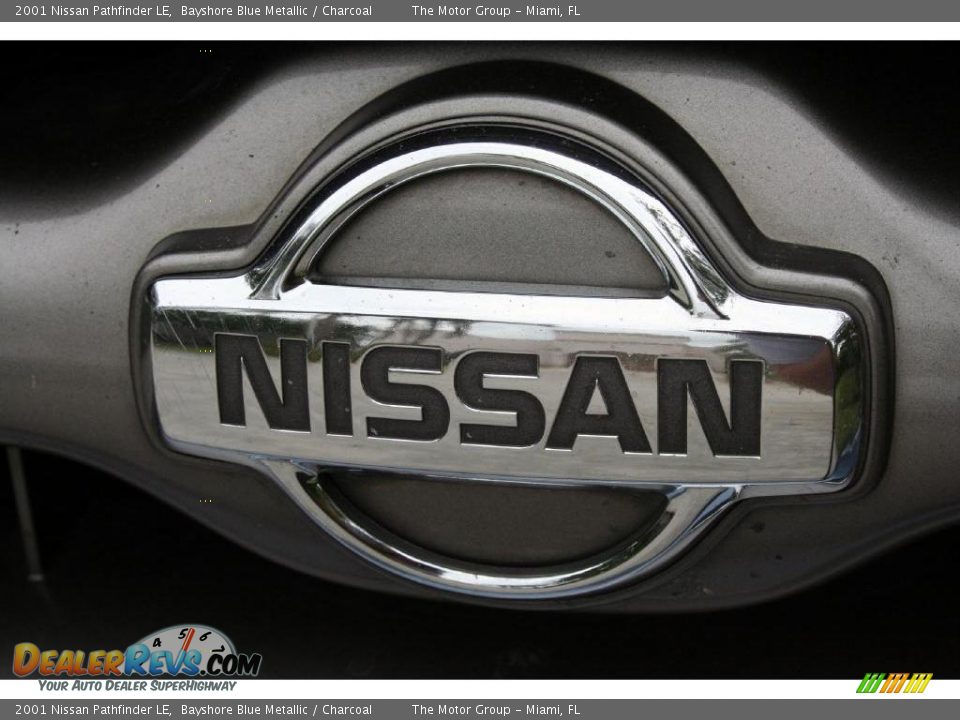2001 Nissan Pathfinder LE Bayshore Blue Metallic / Charcoal Photo #15