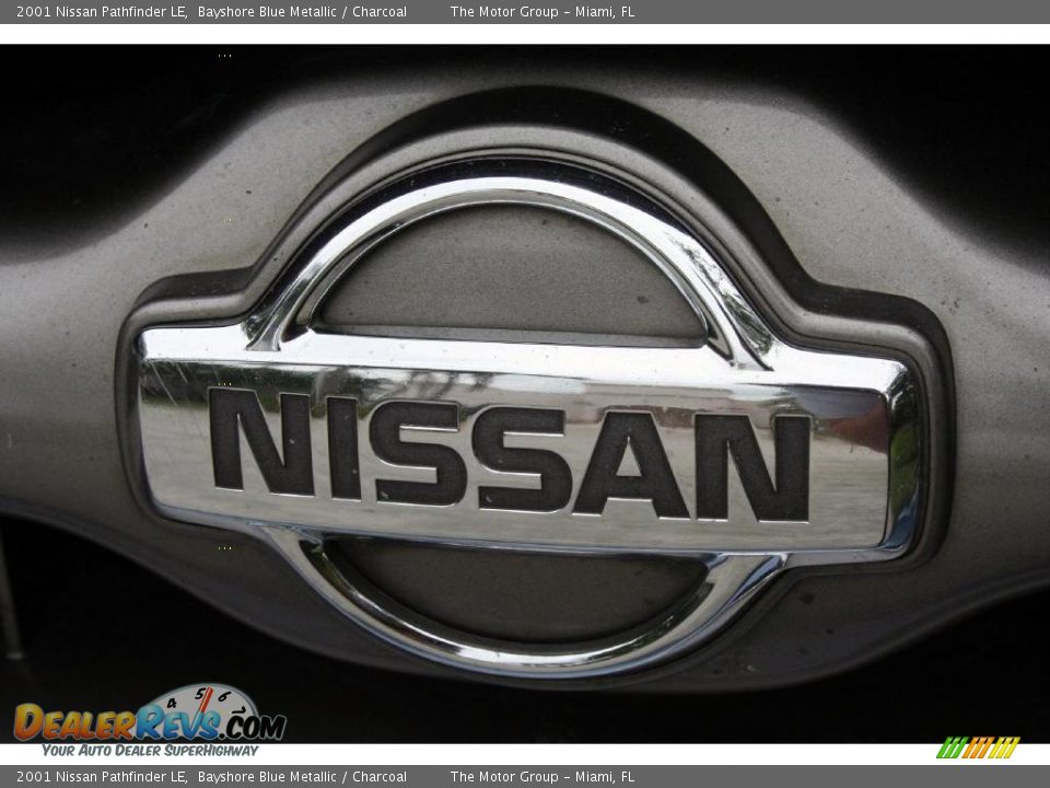 2001 Nissan Pathfinder LE Bayshore Blue Metallic / Charcoal Photo #16