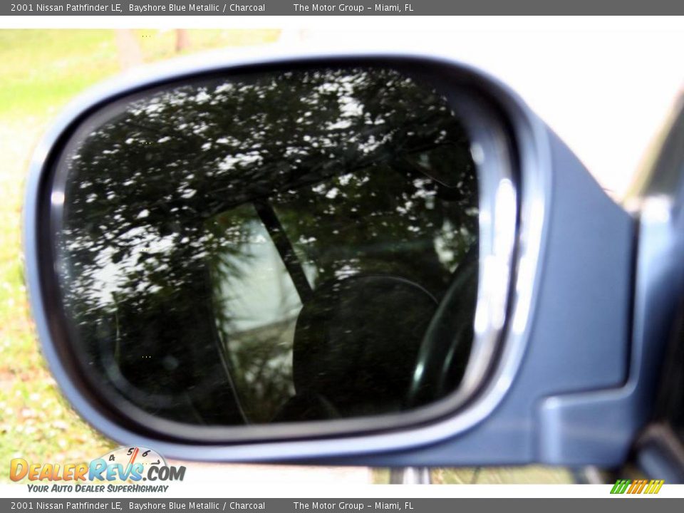 2001 Nissan Pathfinder LE Bayshore Blue Metallic / Charcoal Photo #21