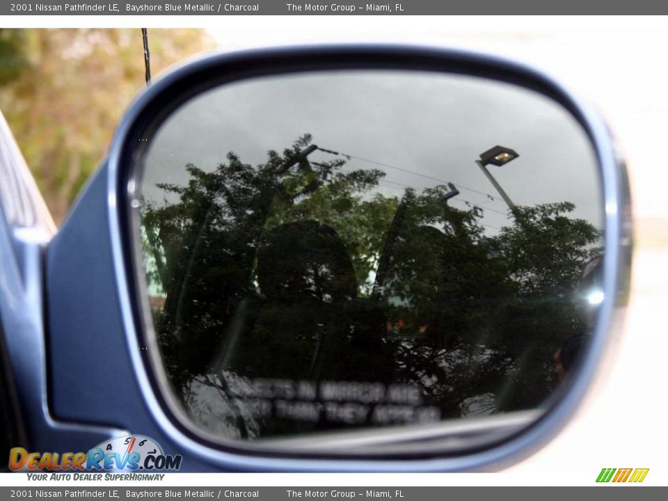 2001 Nissan Pathfinder LE Bayshore Blue Metallic / Charcoal Photo #22