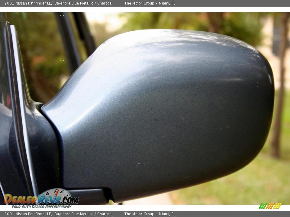 2001 Nissan Pathfinder LE Bayshore Blue Metallic / Charcoal Photo #24