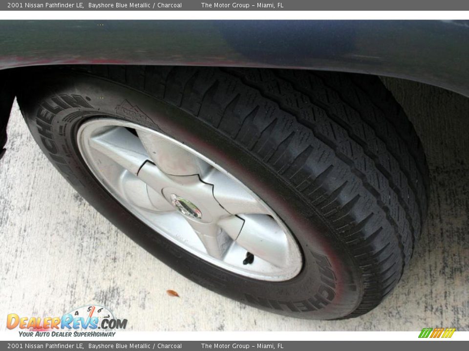 2001 Nissan Pathfinder LE Bayshore Blue Metallic / Charcoal Photo #25
