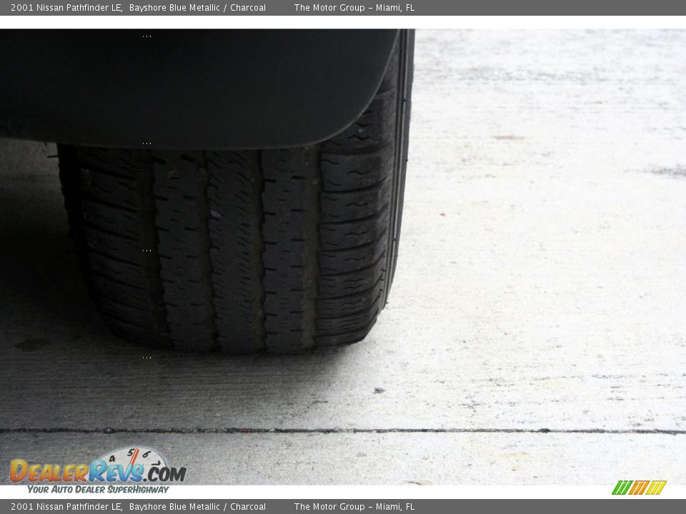 2001 Nissan Pathfinder LE Bayshore Blue Metallic / Charcoal Photo #27