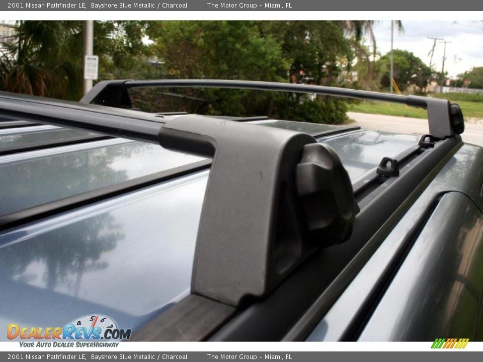 2001 Nissan Pathfinder LE Bayshore Blue Metallic / Charcoal Photo #30