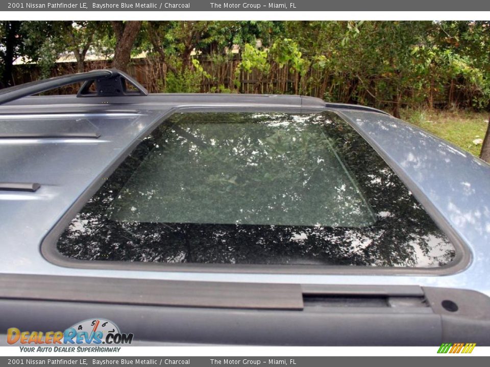 2001 Nissan Pathfinder LE Bayshore Blue Metallic / Charcoal Photo #31